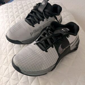 Nike metcon 8 silver and black